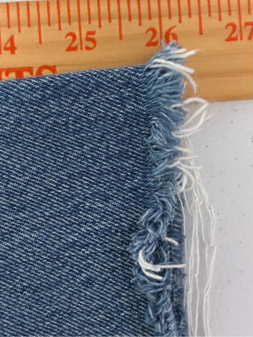 Levi’s Wedgie Straight Womens High Rise Cropped Raw Hem Jeans Size 30 light wash - Picture 9 of 9